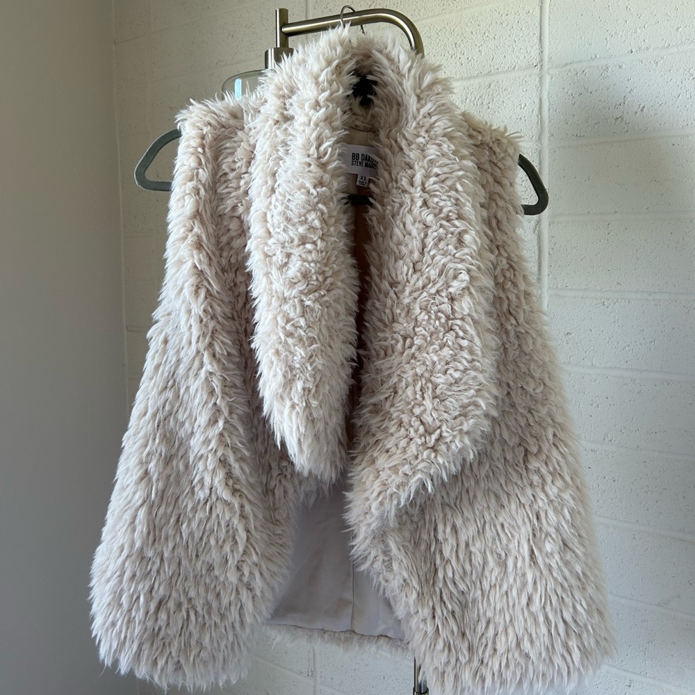 FUR VEST